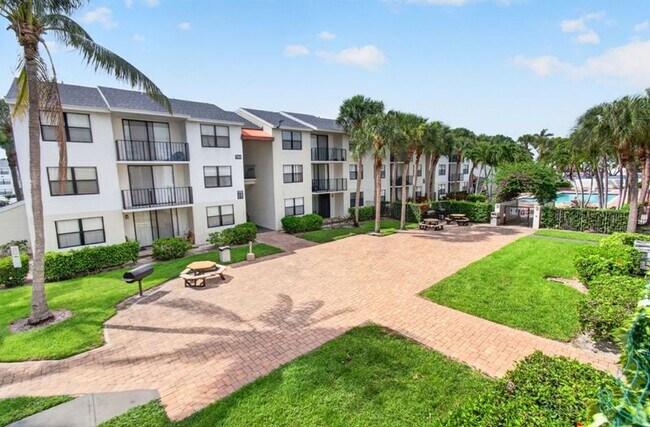 Building Photo - 706 Executive Center Dr