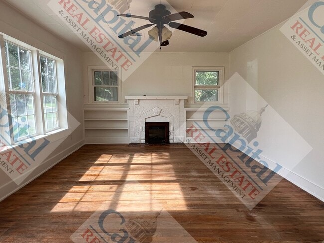 Building Photo - Spacious 3 Bedroom