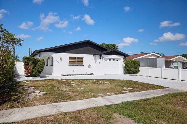 Building Photo - 6804 N Hubert Ave