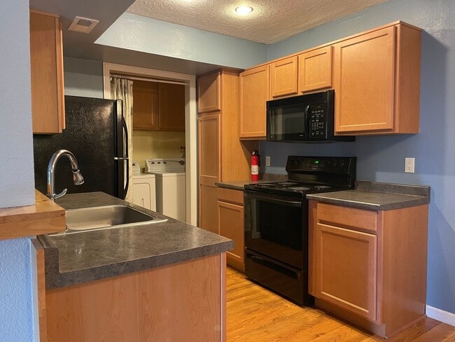 Building Photo - Darling 2 bedroom 2 bath condo in south Reno