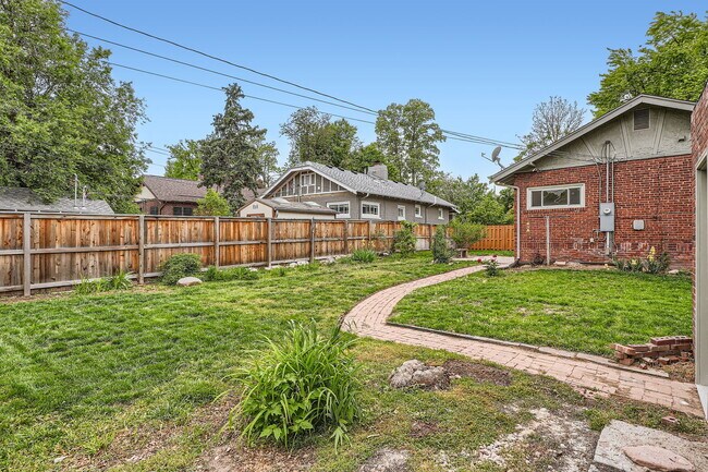 Building Photo - 960 Monroe St