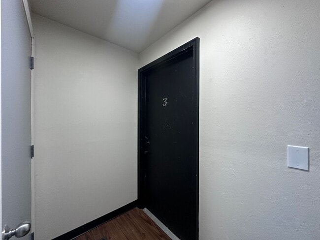 Building Photo - Noble Estates |||