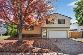 Building Photo - For Rent: Charming 4-Bedroom Tri-Level in ...