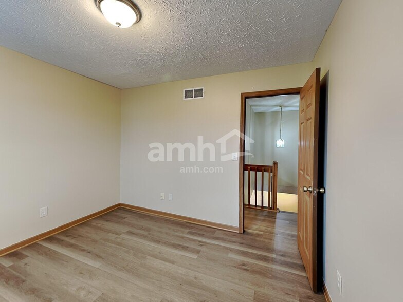 Building Photo - 3725 Lake Mead Dr