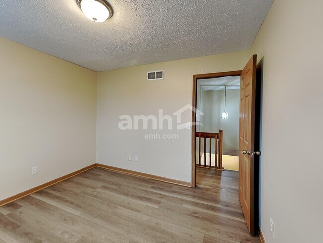 Building Photo - 3725 Lake Mead Dr