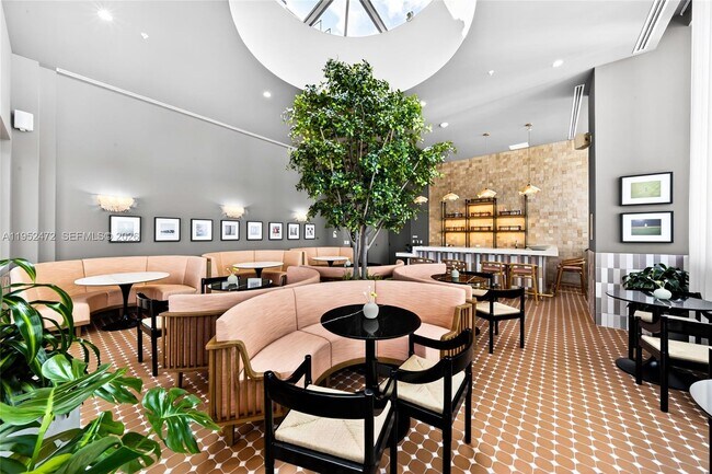 Building Photo - 11 NE 6th St