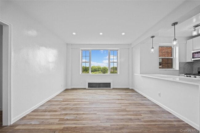 Building Photo - 220 Pelham Rd