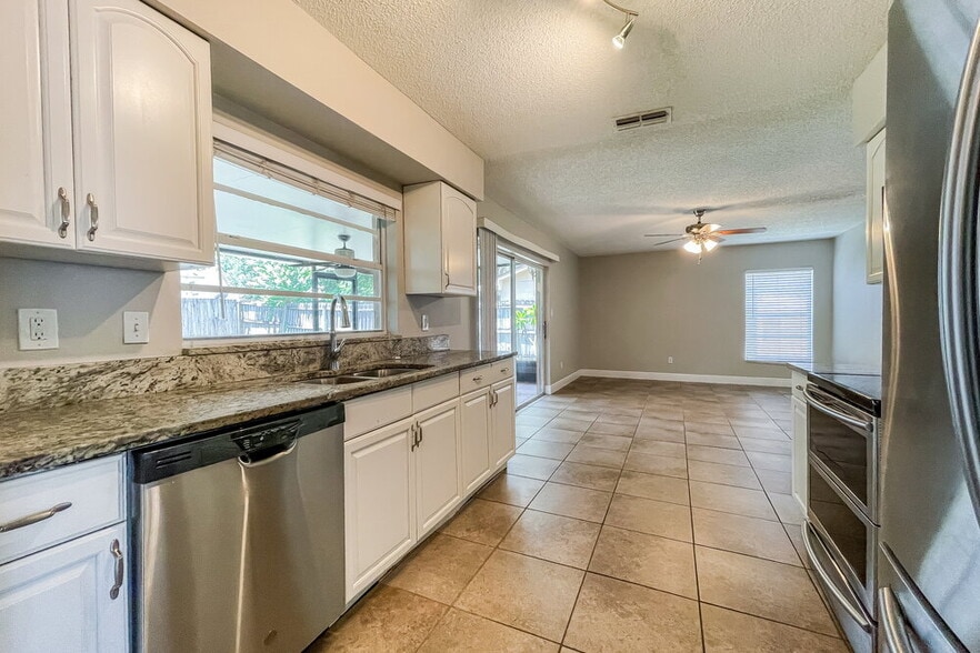 Building Photo - 1518 Crossridge Dr