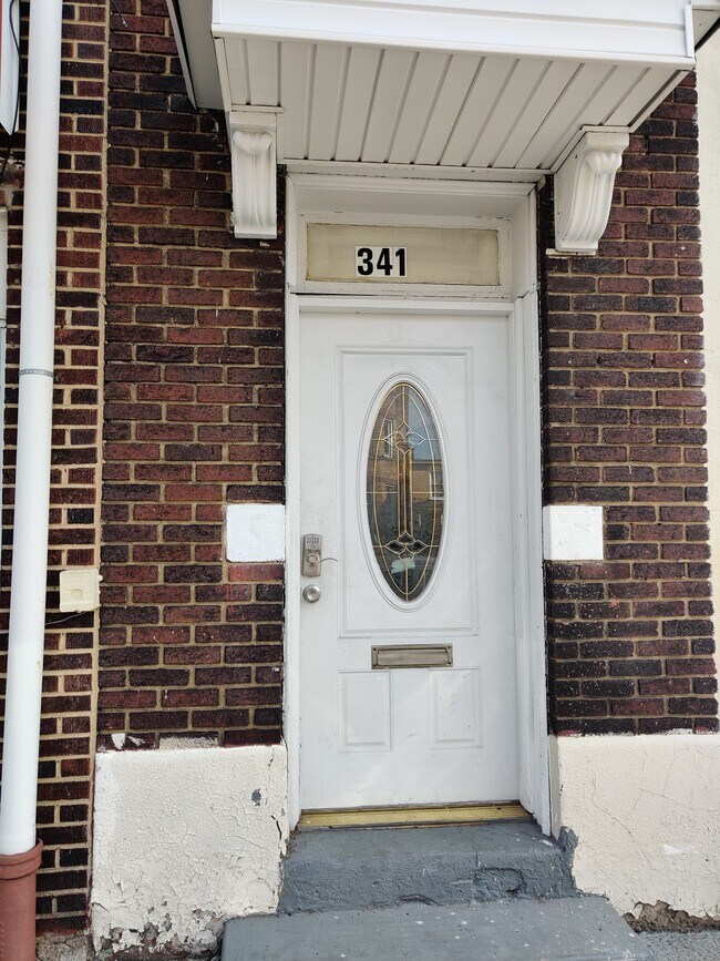 Primary Photo - 341 Semple St