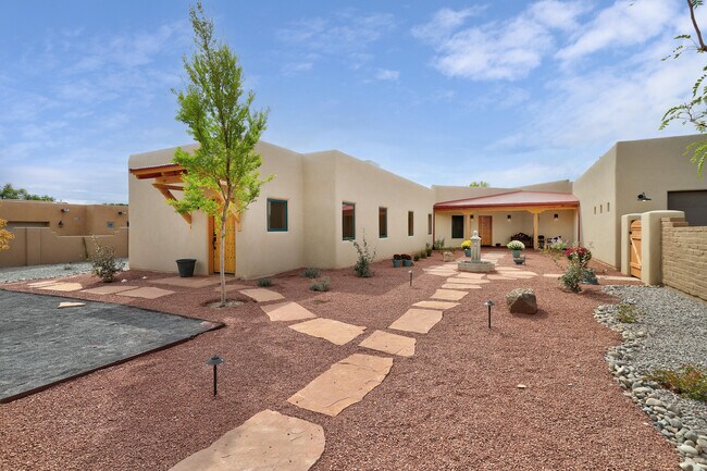 Building Photo - 1020 Ortega Rd NW