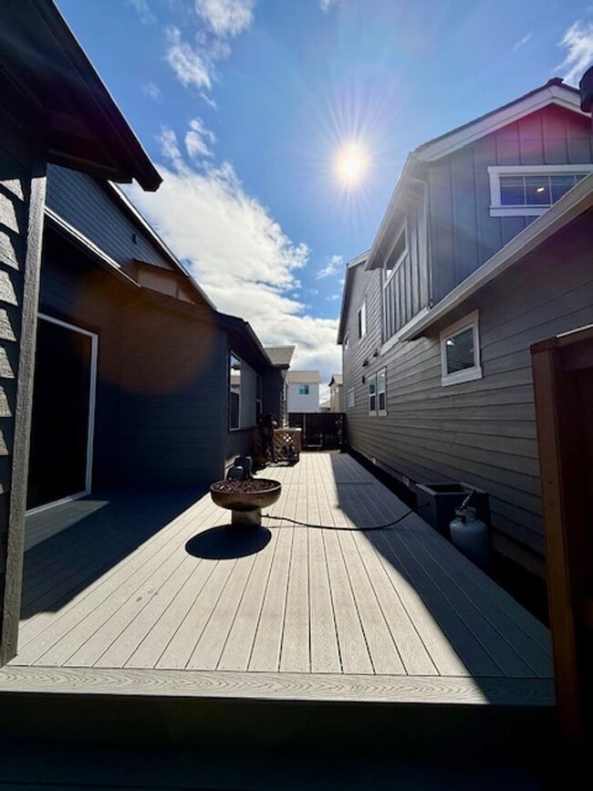 Building Photo - Beautiful Easton 3 Bedroom Home | Primary Suite on Main | Loft + A/C | Community Pools & Amenities