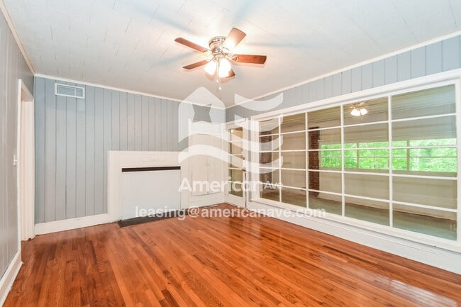 Building Photo - 300 Summerlea Dr