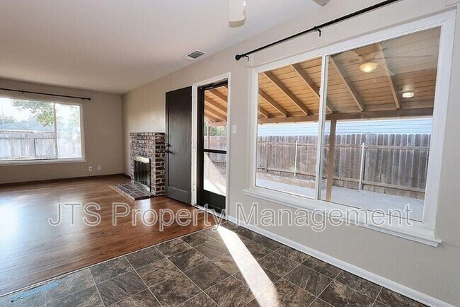 Building Photo - 10624 Chardonay Dr