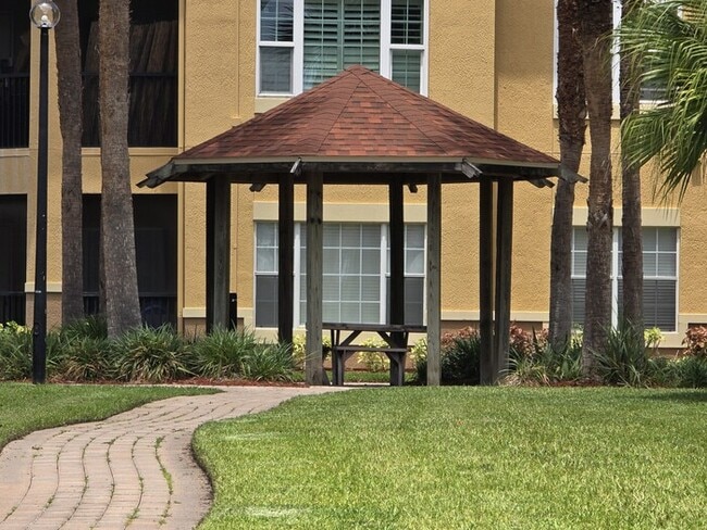 Building Photo - 1 Bed 1 Bath Condo For Rent in Tampa $1499