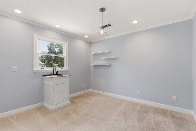 Building Photo - 1574 Whitmar Pl S