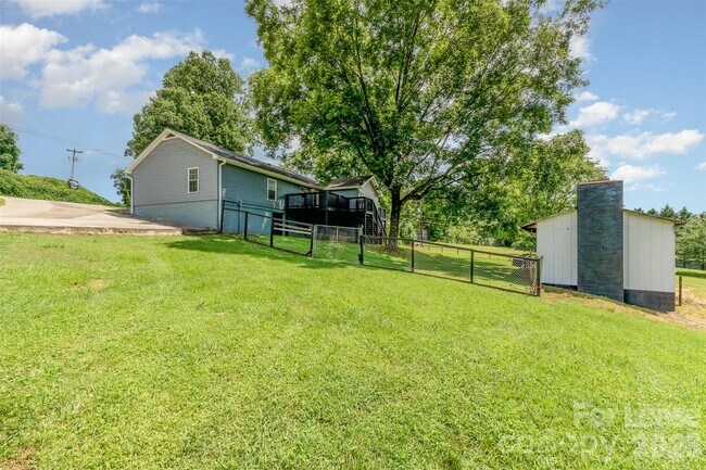 Building Photo - 1164 Bradford Mountain Rd