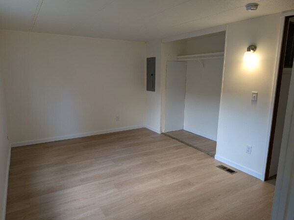 Building Photo - 6010 Knoble Rd E