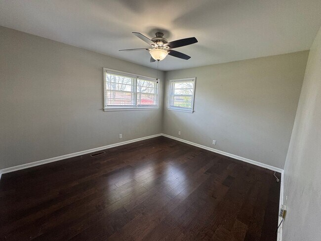 Building Photo - 3 Bedroom Home in Murray