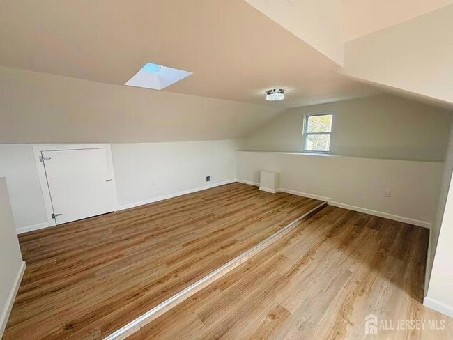 Building Photo - 17 1/2 Thomas Street Unit 2F