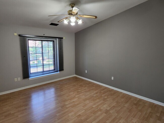 Building Photo - 3 bedroom Kenosha condo