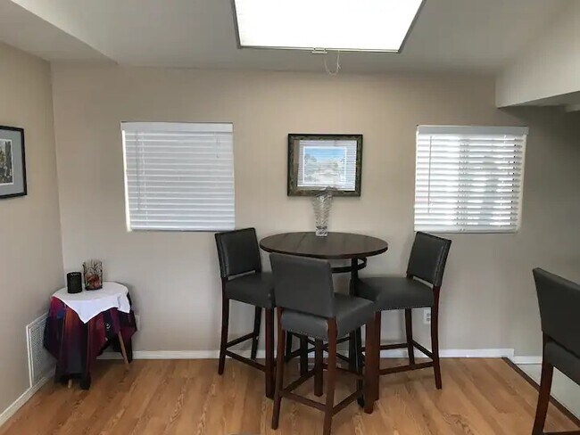 dining area - 2911 S Carolina St