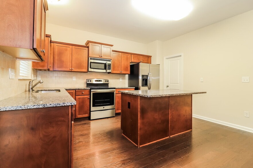 Building Photo - 386 Darbys Run Ct