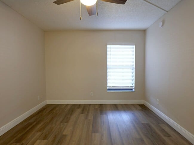 Building Photo - 5321 Summerlin Rd