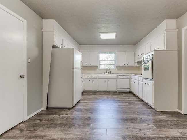 Building Photo - Recently Remodeled home in Norman