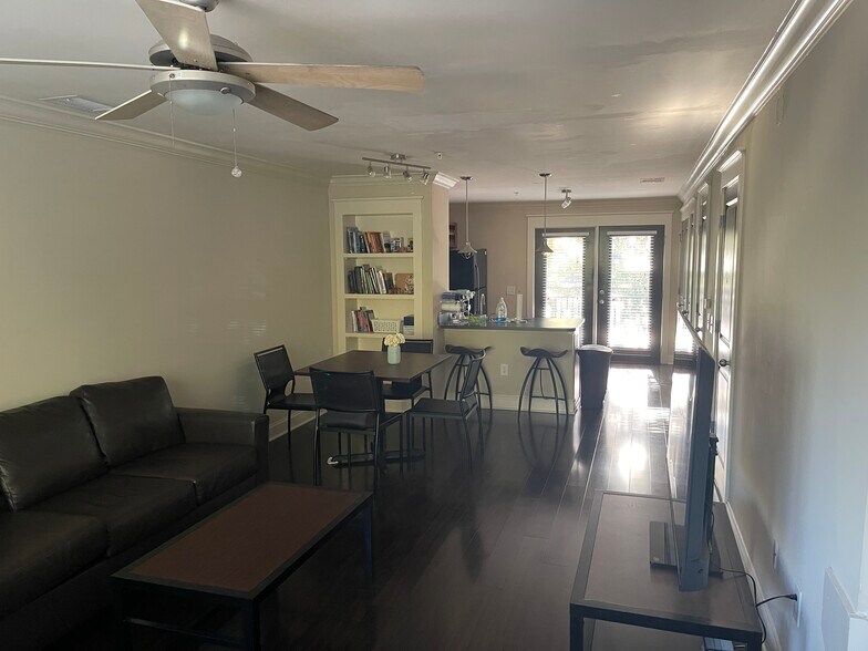 Building Photo - 1367 SW 51st Blvd