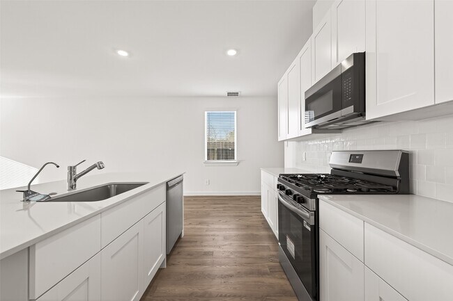 Building Photo - 3506 Blue Mockingbird St