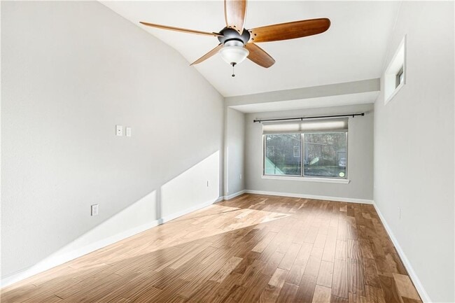 Building Photo - 108 E Skyview Rd