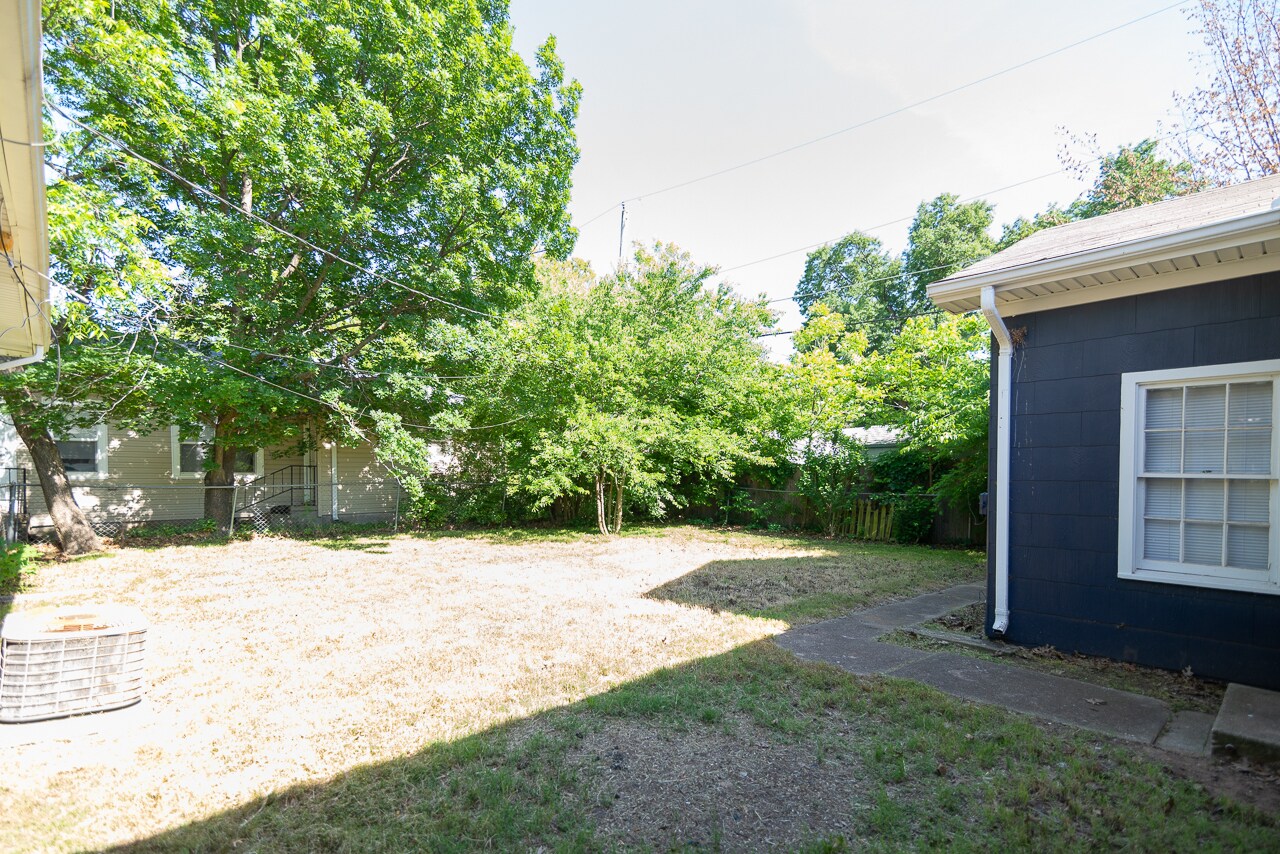 Building Photo - 2025 W Admiral Rd