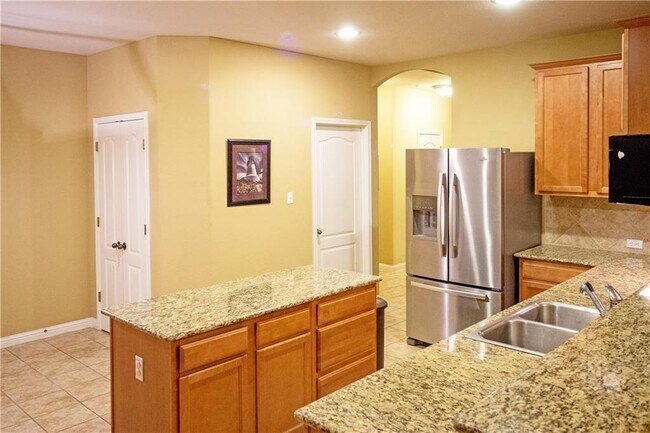 Building Photo - 305 Arrowhead Trail