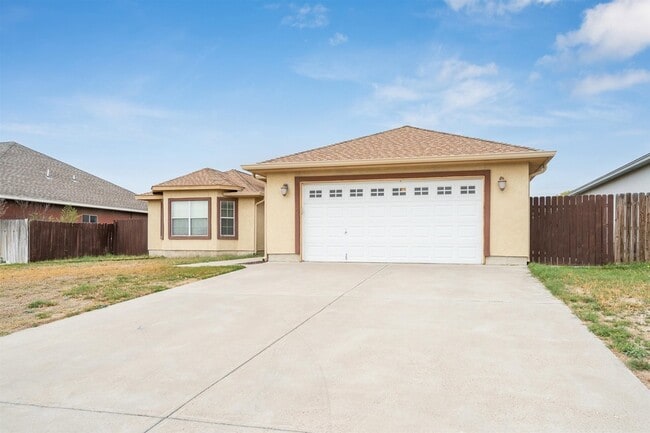Building Photo - 215 Javier Dr