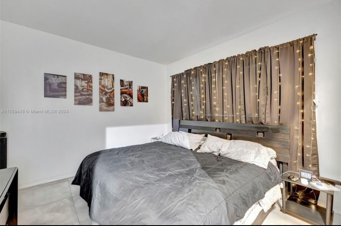 Building Photo - 510 SW 15th St