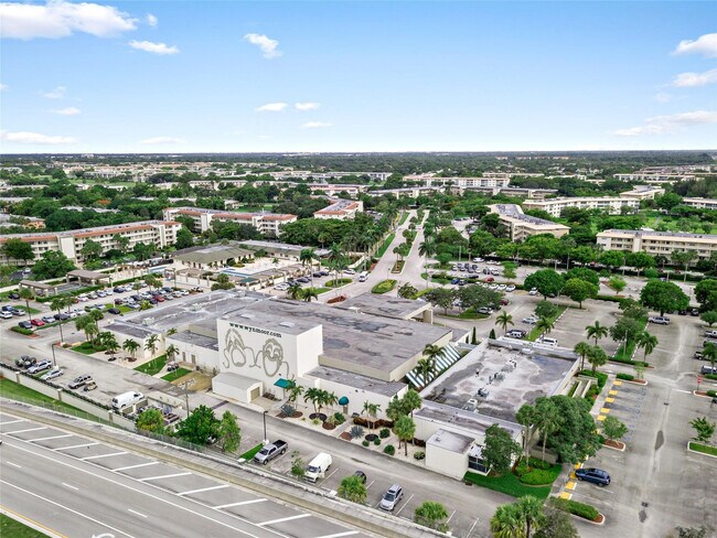 Building Photo - 1901 Bermuda Cir