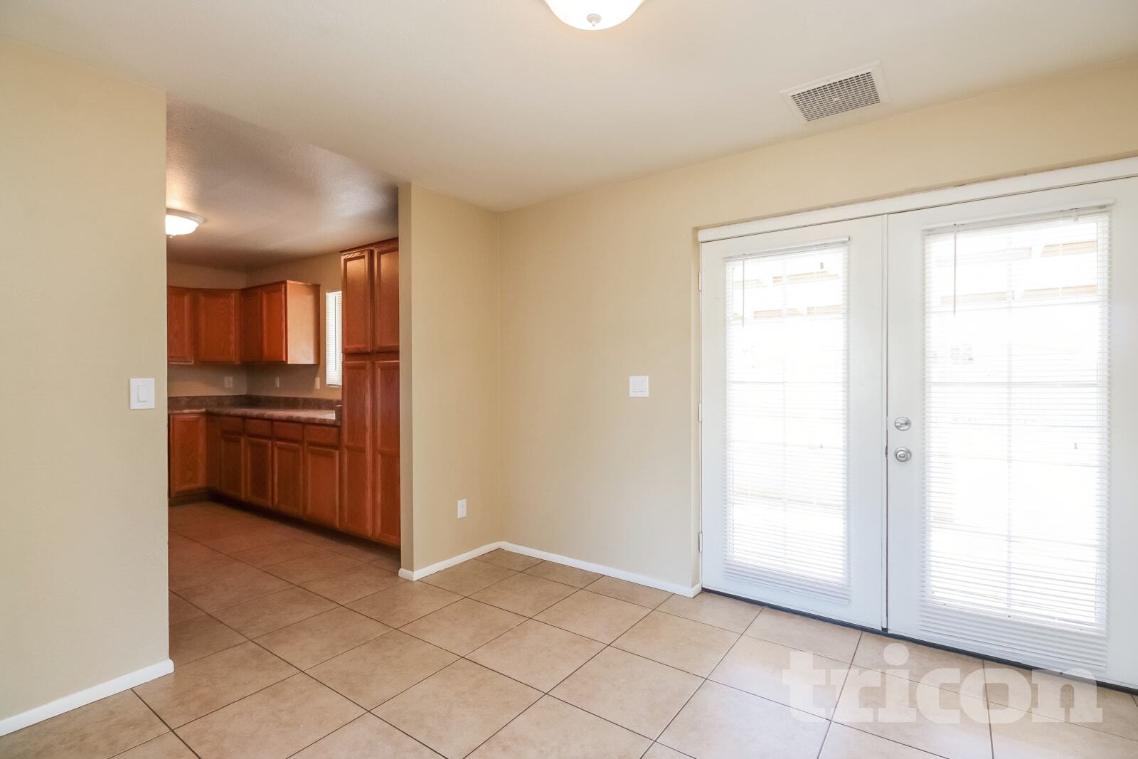 Building Photo - 5017 W Sierra Vista Dr