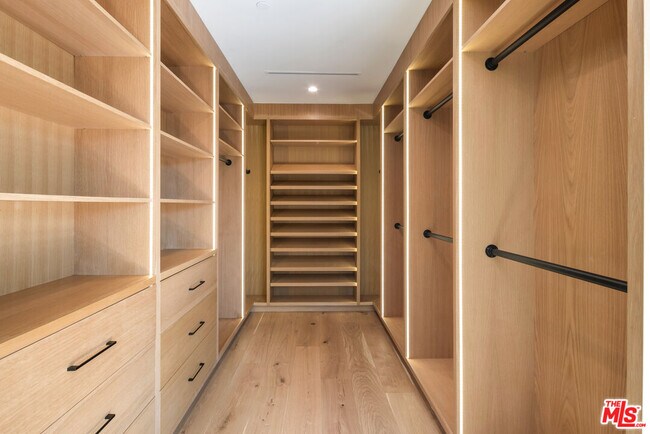 Building Photo - 14822 Hesby St