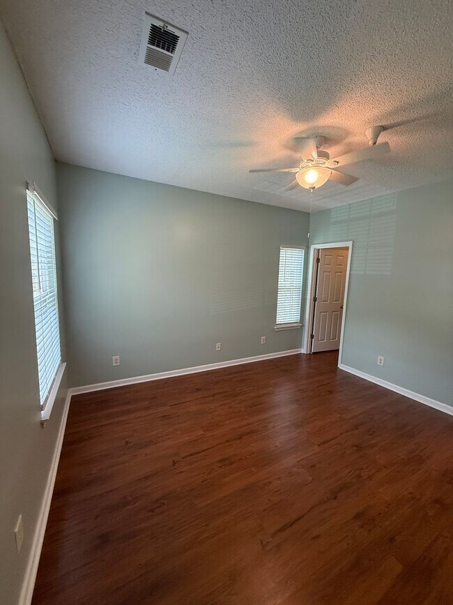 Building Photo - 9201 Walden Park Dr