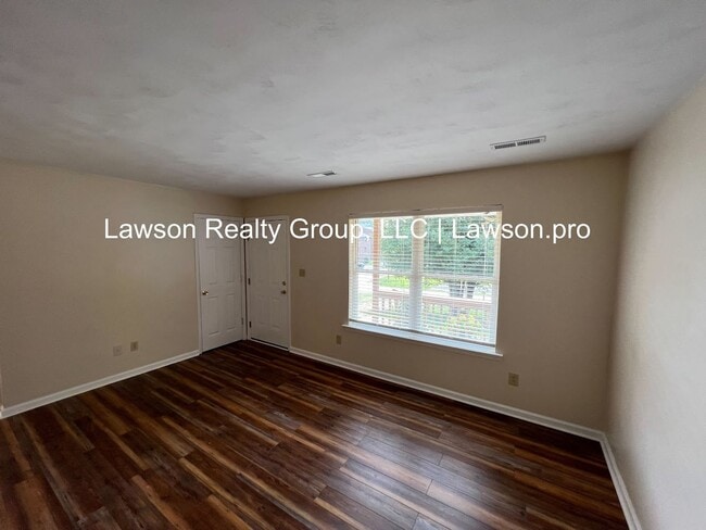 Building Photo - 7th St 306-8