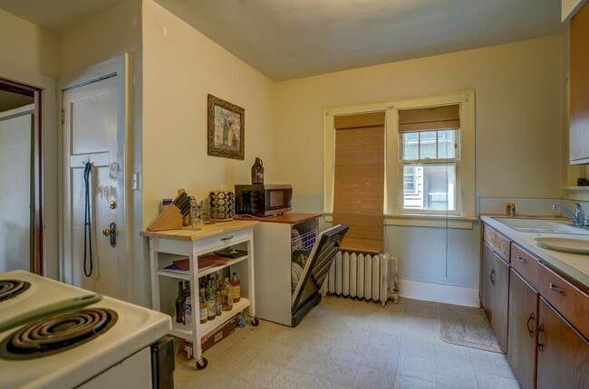 Building Photo - 2652 Milwaukee St