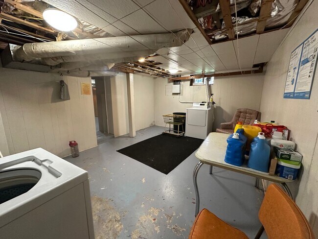 Building Photo - L986