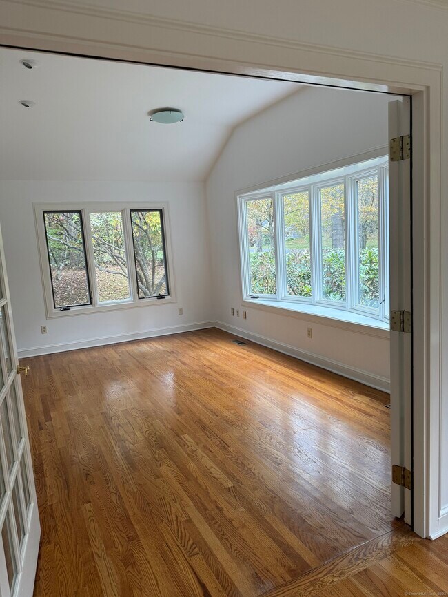 Building Photo - 18 Thorp Dr