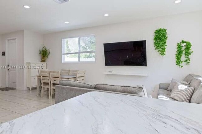 Building Photo - 1755 SE 9th Terrace