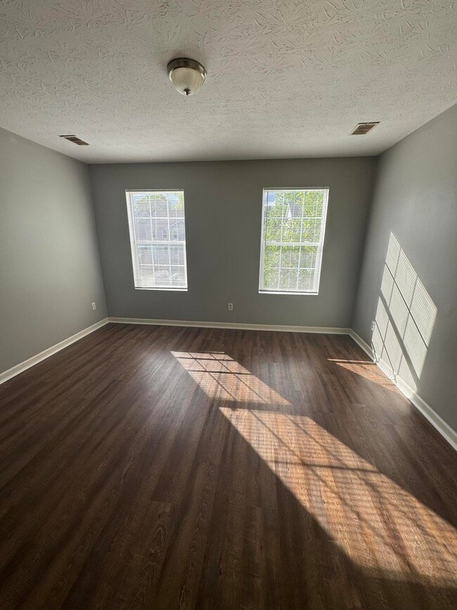 Building Photo - 210 Mousas Way