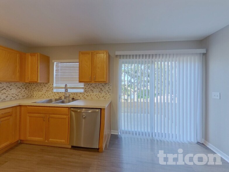 Building Photo - 345 Sky Valley St