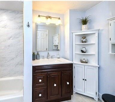 Building Photo - 212 W Seventh St