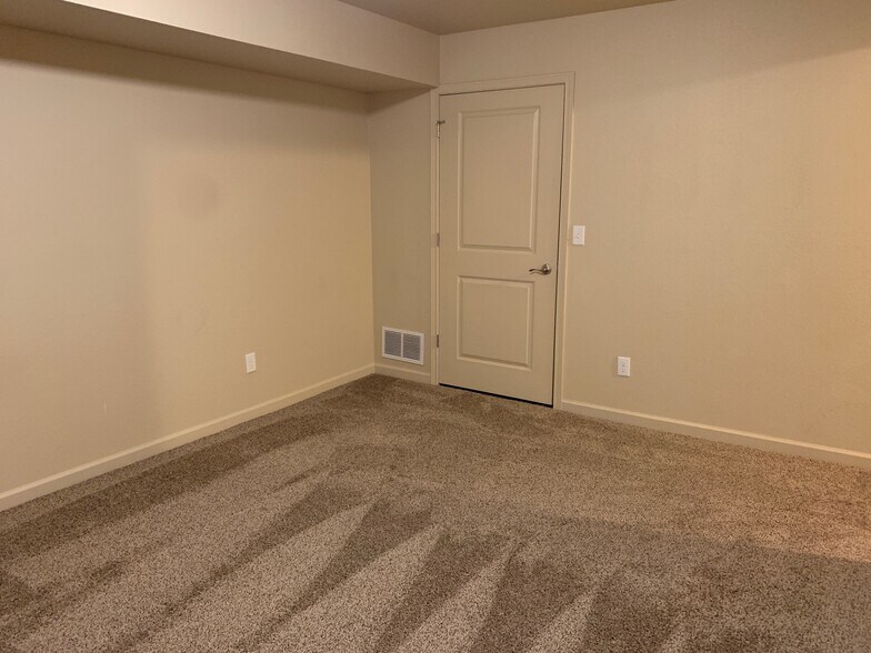 Building Photo - 3025 17th Ave W