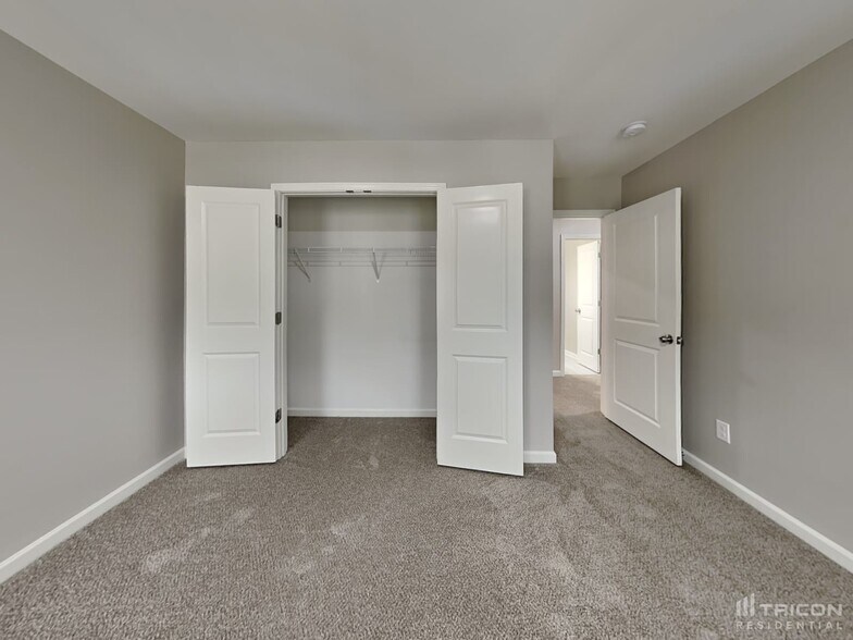 Building Photo - 200 Spring Knoll Dr