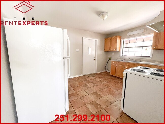 Building Photo - 3015 Farcott St